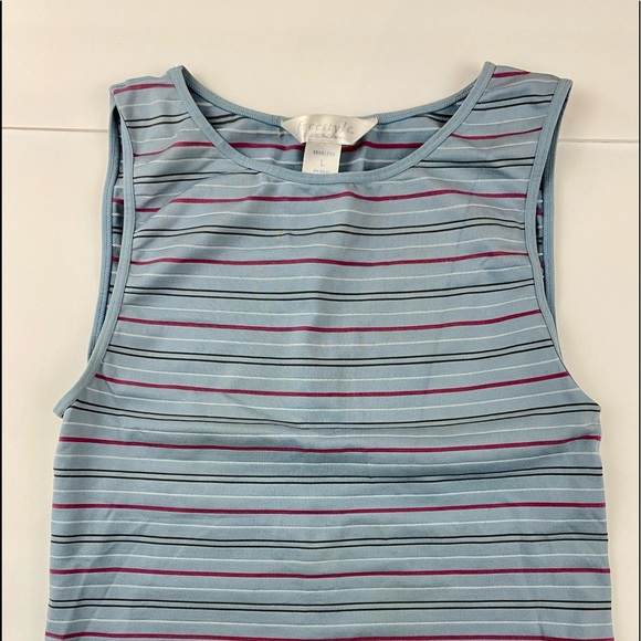 Freestyle Danskin Seamless Athletic Top. Size Large. Blue with stripes. - Picture 4 of 5